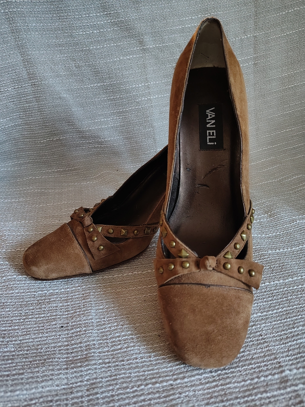 Vaneli Brown Suede Studded Leather Bow Pumps Size 9M Chunky Heel Leather Sole